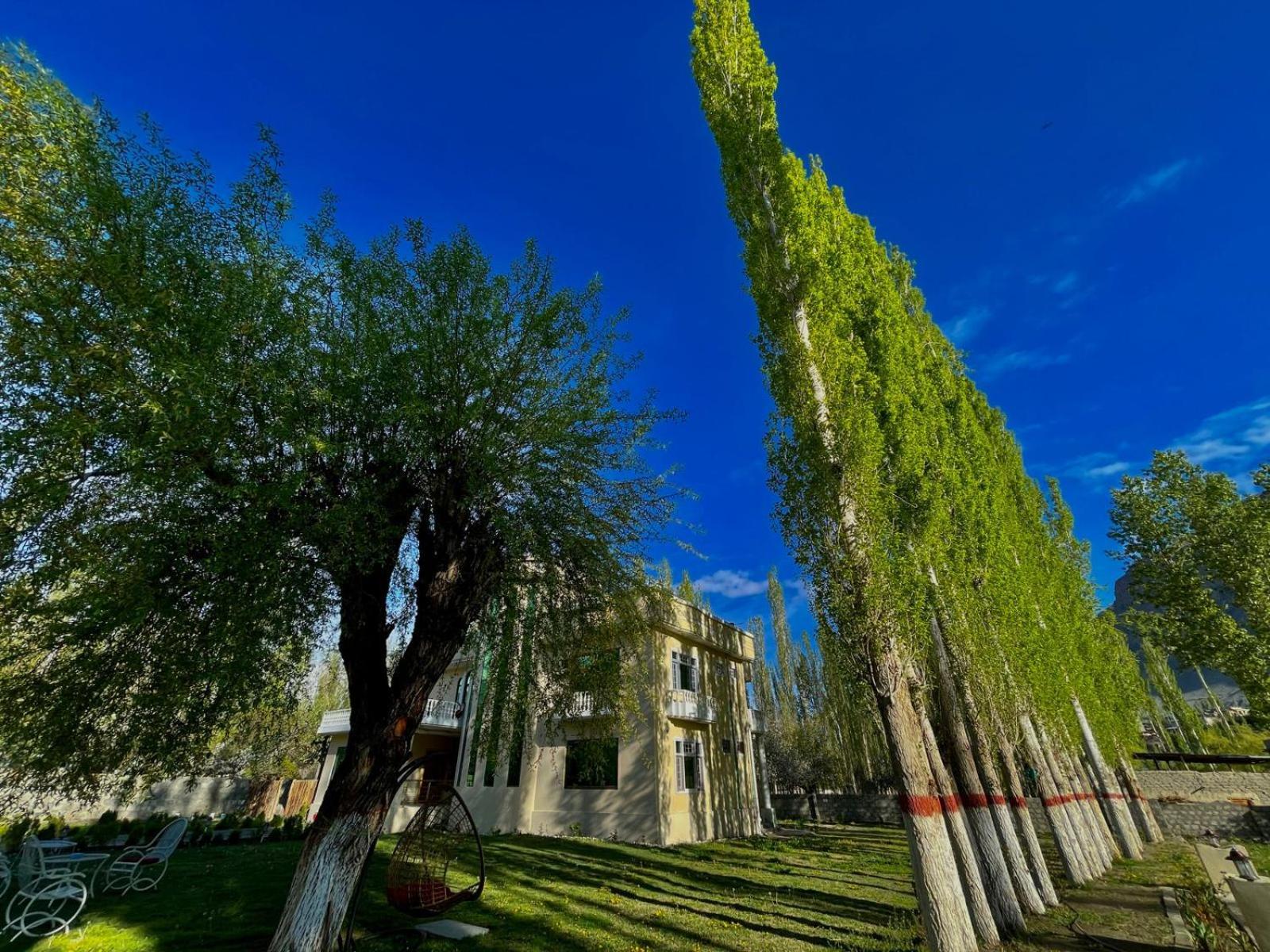 Skardu Saraye Hotel & Resort Exterior photo